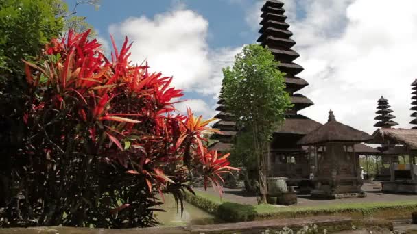 Templo Taman Ayun, templo real do Império Mengwi. Marco de Bali. Indonésia . — Vídeo de Stock