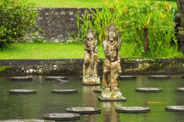 Su Palace, Tirta Gangga. Bali, Karangasem, Endonezya'nın Landmark. Kış yağmur mevsimi.