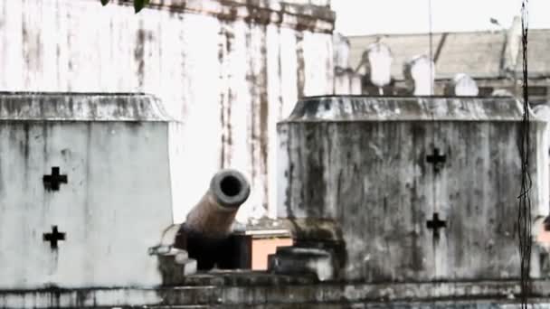 Uno de los fuertes sobrevivientes de Bangkok Phra Sumen Fort. Detalles de arquitectura. Tailandia . — Vídeos de Stock