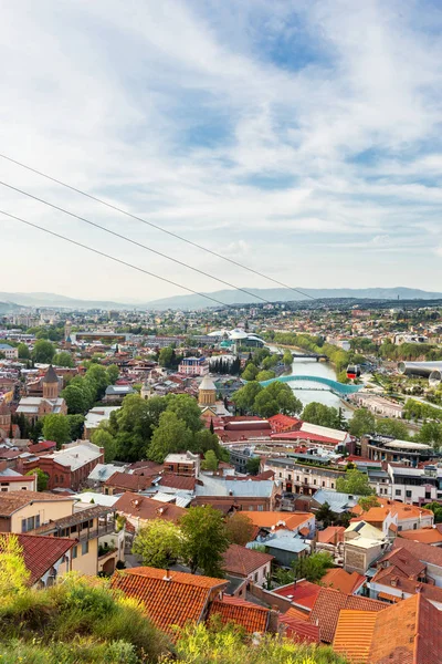 Vista panorámica de Tiflis, capital del país de Georgia . — Foto de Stock