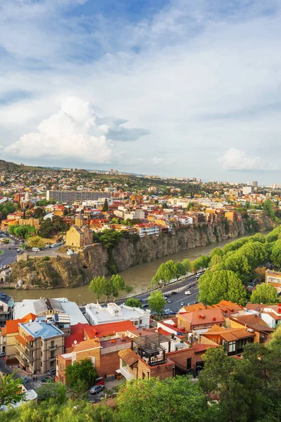 Vista panorámica de Tiflis, capital del país de Georgia . — Foto de Stock