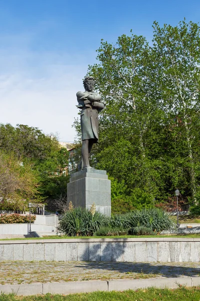詩人ニコライ ・ Baratashvili の記念碑。トビリシ、ジョージア州の国. — ストック写真