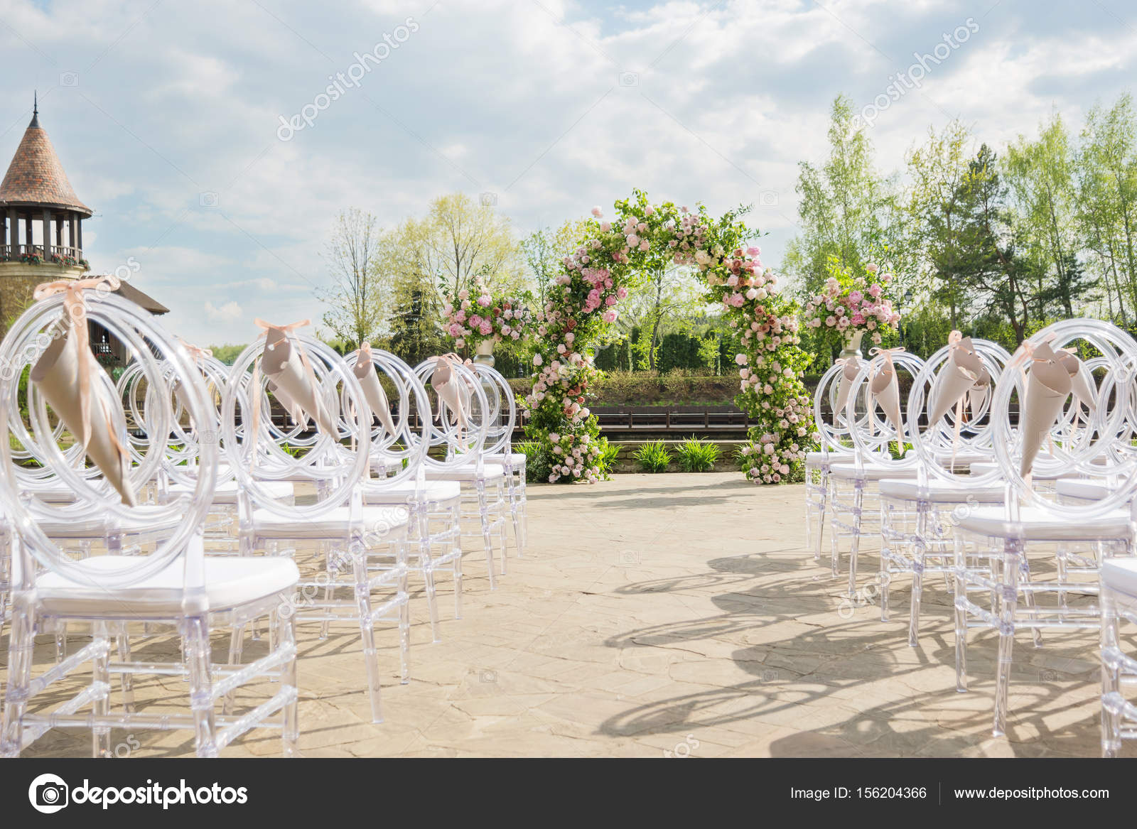 Beautiful Floral Arch For Wedding Ceremony Vases With Pink Roses