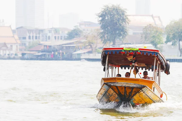 BANGKOK, THAILAND - January 19,2011. Colorful traditional wooden boat working like water taxi on Chao Phraya river. — Stock Photo, Image