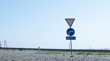Yol işaret - M4 Don ücretli otoyol girişine.