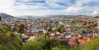 Panorama görünümünü Tbilisi, Georgia ülkenin başkenti. Üzerinden görüntülemek 