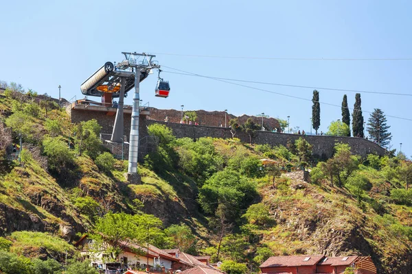 Estación de cable en la fortaleza de Narikala. Famoso funicular en Tbilisi, Georgia . —  Fotos de Stock