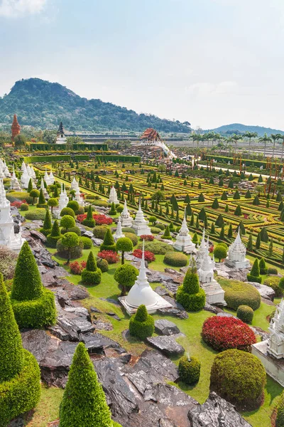 Nong Nooch Tropical Garden in Pattaya, Thailand. Landscape view of formal garden. — Stock Photo, Image
