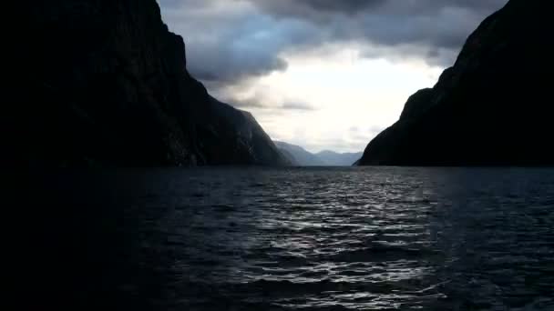Prachtige zonsondergang panorama uitzicht over de Lysefjord, Noorwegen. Timelapse clip. — Stockvideo