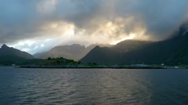 Vackra sunset panorama syn på Lofoten öarna, Norge. Timelapse klipp. — Stockvideo