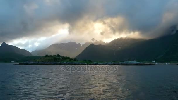 Krásný západ slunce panoramatický výhled na ostrovy Lofoty, Norsko. Timelapse klip. — Stock video