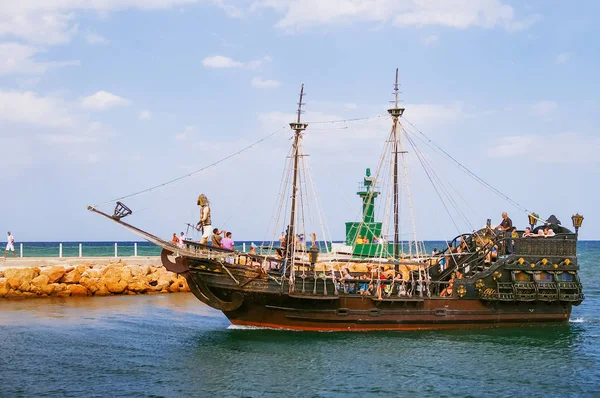 Sousse, Tunus - 05 Eylül 2007. Turistik cazibe - Port El Kantaoui korsan gemisi. 