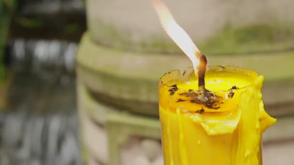 High large yellow candle burns. Wat Saket, Bangkok, Thailand. — Stock Video