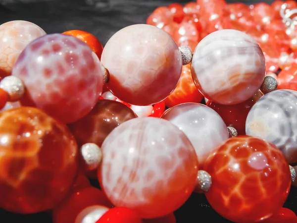 Joyas de mujer con piedras naturales. Cuentas de ágata . —  Fotos de Stock