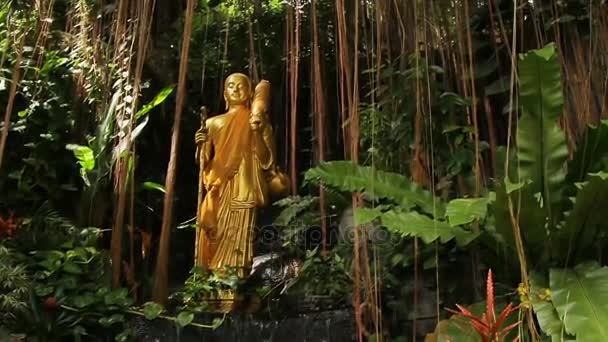 Golden sculpture in bushes. Golden mount Wat Saket Bangkok Thailand. — Stock Video