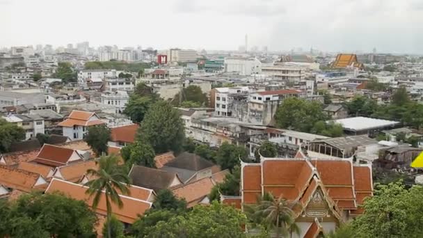 Bangkok, Thajsko - 24. října 2012. Bangkok panorama pohled z Wat Saket Golden Mount. Velké Panorama. Thajsko — Stock video