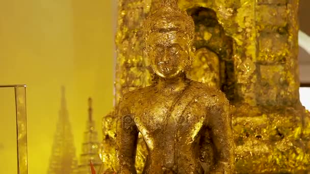 Altın Buddha ve stupa Wat Saket altın içine monte. Bangkok, Tayland. — Stok video