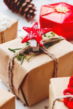 Noel ve yeni yıl arka plan sunar ve süslemeleri ile.