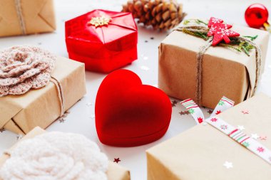 Noel ve yeni yıl arka plan sunar ve süslemeleri ile.