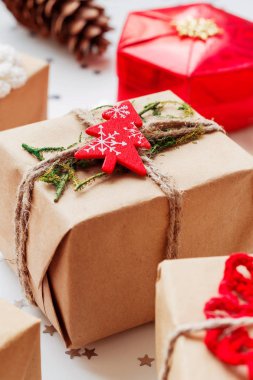 Noel ve yeni yıl arka plan sunar ve süslemeleri ile.