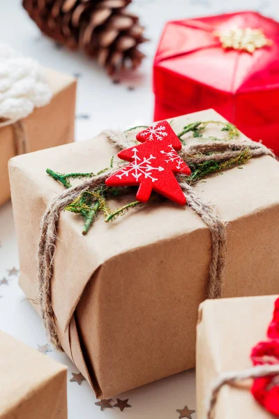 Noel ve yeni yıl arka plan sunar ve süslemeleri ile.