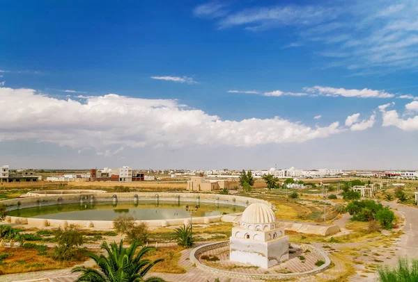 Bassins Aghlabides, réservoir à l'extérieur des murs de la ville. Vue panoramique d'en haut. Kairouan, Tunisie — Photo