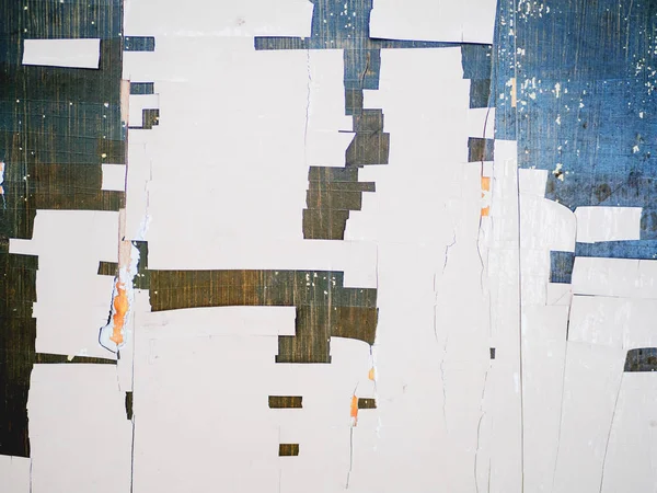 Paslı çivili eski çitlerin ahşap arka planı. Beyaz renkli ahşap tahtaların pejmürde dokusu.