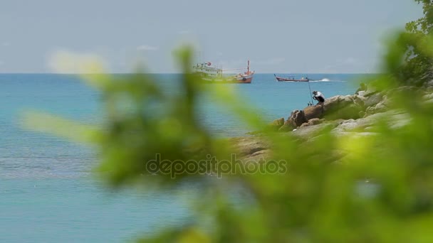Πουκέτ Ταϊλάνδη Νοεμβρίου 2012 Άνδρες Ψάρεμα Στην Ακτή Αλιευτικό Σκάφος — Αρχείο Βίντεο
