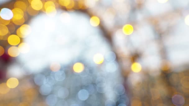 Illuminated arch on Tverskoy boulevard, Blurred background with colorful bokeh. Streets of Moscow decorated with light bulbs for Christmas and New Year celebration. Russia. — Stock Video