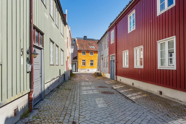 Colorful buildings on streets of Trondheim, Norway. Scandinavian style of architecture. — Stock Photo, Image