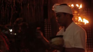 Ubud, Endonezya - 24 Ocak 2013. Nimet Kecak, Ketjak veya Ketjack müzik drama dansçılar, olarak da bilinen Ramayana maymun Chant dostum. Bali.