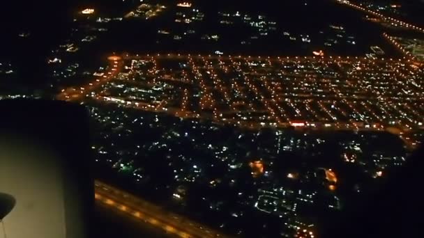 Vista aérea nocturna de los suburbios de Bangkor desde el avión. Tailandia . — Vídeos de Stock