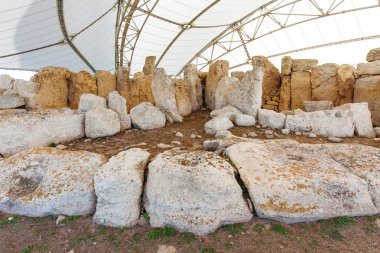 Mnajdra Tapınağı Hagar Qim megalitik kompleks içinde. Qrendi, Malta. UNESCO Dünya Miras Listesi.