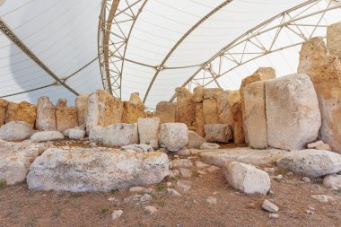 Mnajdra Tapınağı Hagar Qim megalitik kompleks içinde. Qrendi, Malta. UNESCO Dünya Miras Listesi.