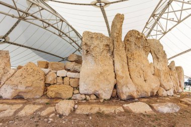 Mnajdra Tapınağı Hagar Qim megalitik kompleks içinde. Qrendi, Malta. UNESCO Dünya Miras Listesi.