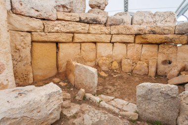 Mnajdra Tapınağı Hagar Qim megalitik kompleks içinde. Qrendi, Malta. UNESCO Dünya Miras Listesi.