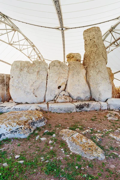 Mnajdra templom belül Hagar Qim megalitikus komplexum. Qrendi, Málta. UNESCO Világörökség. — Stock Fotó