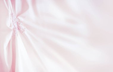 Gelinin elbise işlemeli öğeleri ve boncuk ile. Düğün töreni için gelin geleneksel sembolik aksesuar. Metin için yer.