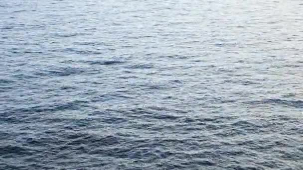 Fundo natural abstrato com ondas do mar. Padrão de água do mar. República da Crimeia . — Vídeo de Stock