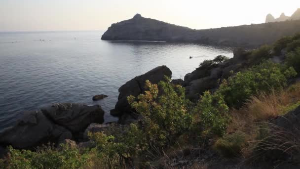 Silhouette of Karaul-Oba mount, edge of the ancient coral reef of the Jurassic period. Sunset view on mountain in shape of rhinocerous and cape Kapchik. Crimea. — Stockvideo