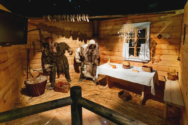 ROVANIEMI, FINLANDIA - 20 de julio de 2017. Exposición en el museo de la aldea de Santa Claus cerca del círculo ártico . — Foto de Stock