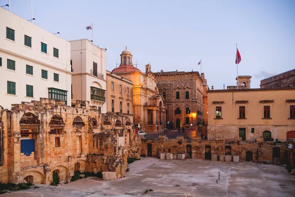 Ruins of Royal Opera theatre. Winter evening in Valletta, Malta. — 스톡 사진