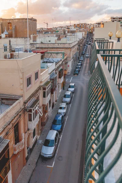 Sliema Malta Febbraio 2010 Auto Sono Parcheggiate Lungo Strada Vista — Foto Stock