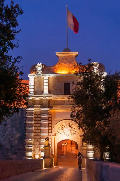 Puerta Iluminada Mdina Antigua Capital Malta Vista Nocturna Entrada Antigua — Foto de Stock