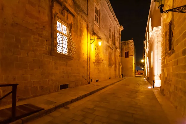 Ruas Estreitas Mdina Antiga Capital Malta Vista Noturna Edifícios Iluminados — Fotografia de Stock