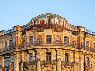 MOSCOW, Rusya - Haziran 04, 2018. Manezhnaya Meydanı 'ndaki ulusal otel, Moskova' nın ünlü simgesi. Sabahın erken saatlerinde, gün doğumunda.