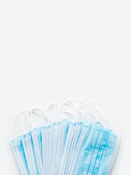 Κάτοψη Συσκευασία Μπλε Προστατευτικών Ιατρικών Μασκών Coronavirus Covid Έννοια Λευκό — Φωτογραφία Αρχείου