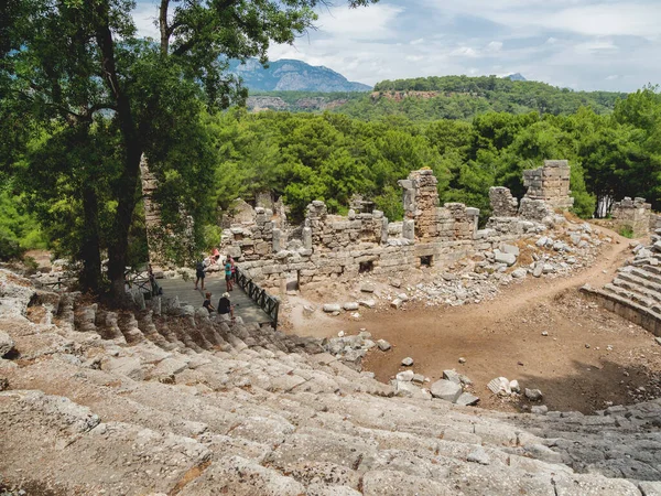 Faselis Turkije Mei 2018 Toeristen Lopen Ruïnes Van Het Amfitheater — Stockfoto