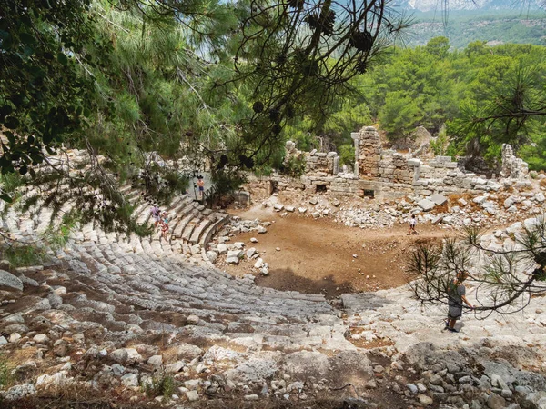 Phaselis Turkey May 2018 Tourists Walk Ruins Amphitheatre Ancient Phaselis — Stock Photo, Image