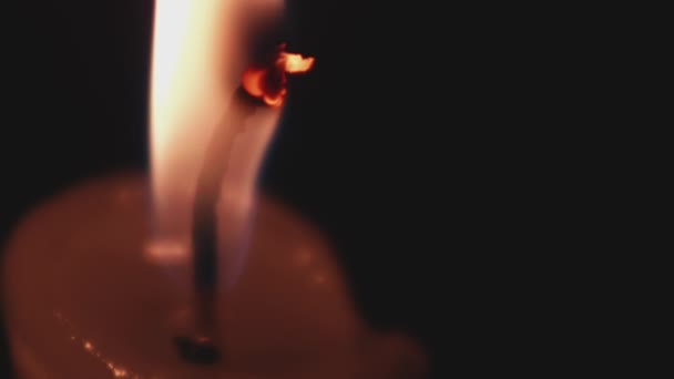 Close up view on candlle burning in darkness. High steady flame barely moves above the paraffin. — Stock Video